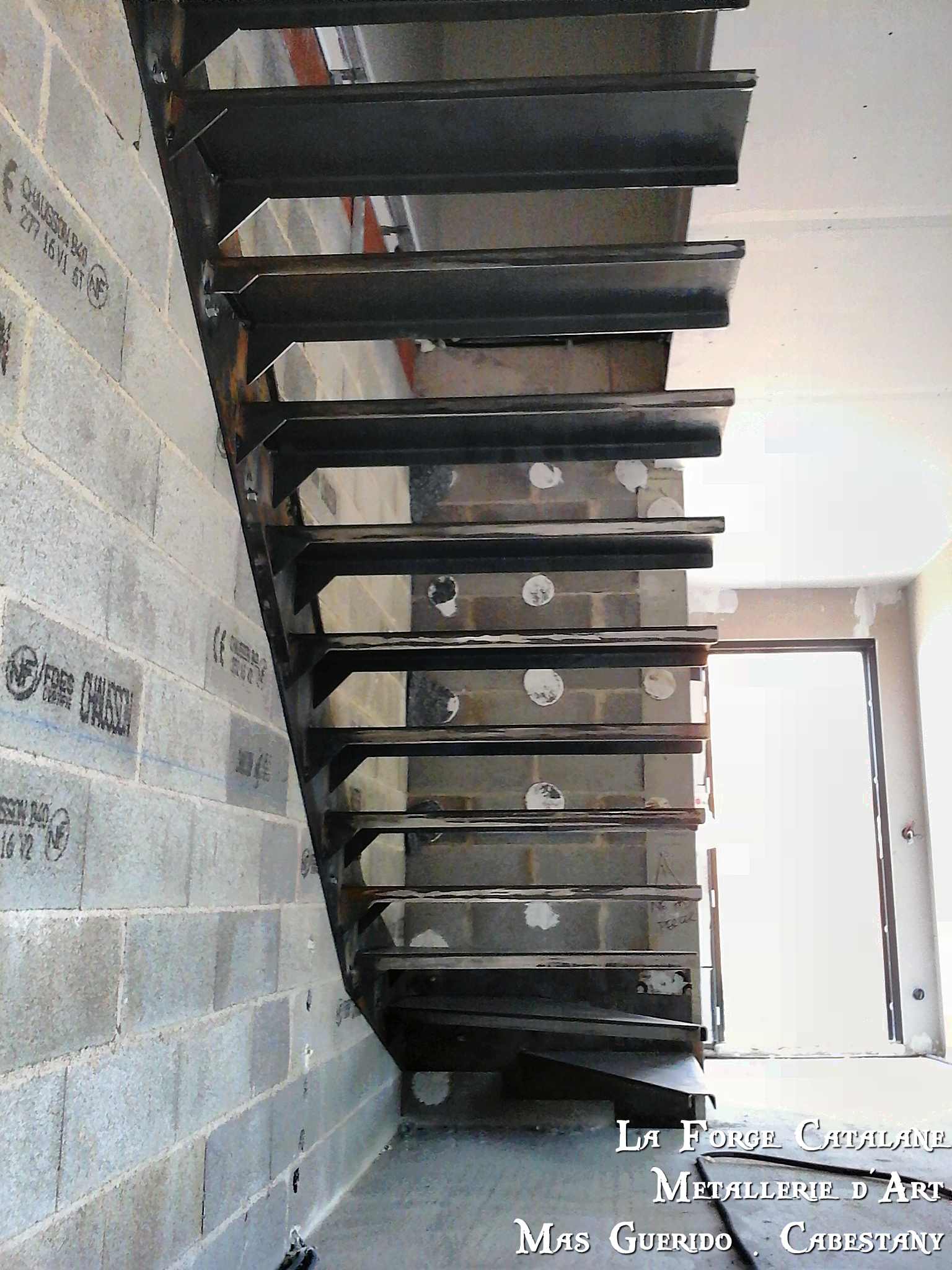 escalier marches suspendues quart tournant forge catalane (9).jpg